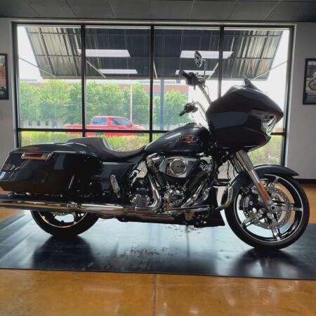 2025 Harley-Davidson® Road Glide® Iron Horse Metallic Chrome Trim thumb 0