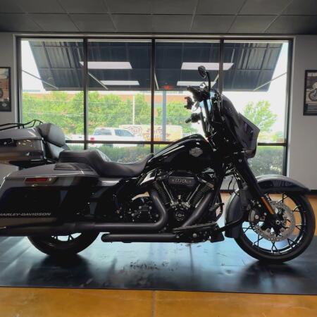 2021 Harley-Davidson® Street Glide® Special Gauntlet Gray Metallic/Vivid Black - Black Finish thumb 1