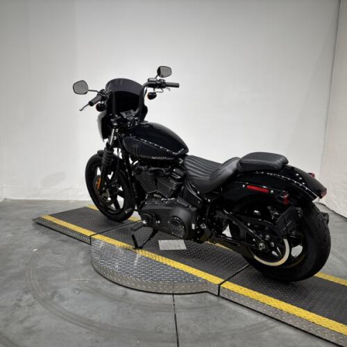 2024 Harley-Davidson® Street Bob® 114 Vivid Black thumb 1