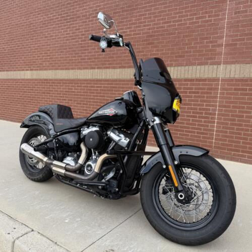 2021 Harley-Davidson® Softail Slim® Vivid Black thumb 3