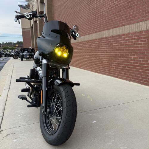 2021 Harley-Davidson® Softail Slim® Vivid Black thumb 2