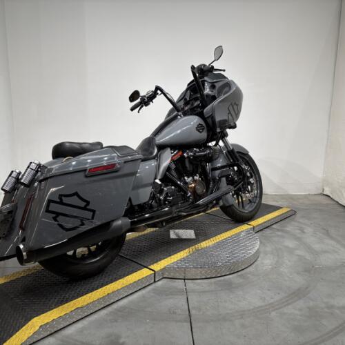 FLTRXSE 2018 CVO™ Road Glide® thumb 3