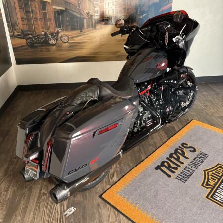 2026 Harley-Davidson® CVO Road Glide ST Inferno Gray thumb 2
