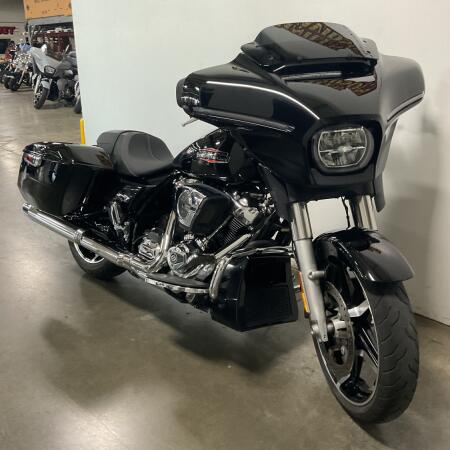 2025 Harley-Davidson® Street Glide® Vivid Black thumb 1
