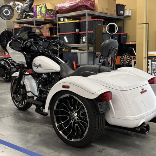 FLTRT 2025 Road Glide® 3 thumb 2