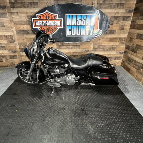 2021 Harley-Davidson® Street Glide® Vivid Black thumb 2
