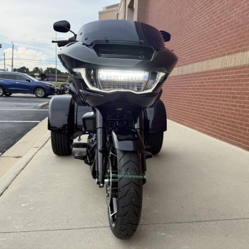 2026 Harley-Davidson® Road Glide 3 Vivid Black - Black Finish thumb 1