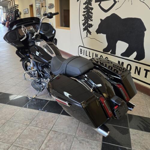 2026 Harley-Davidson® Road Glide® Vivid Black Chrome Trim thumb 2