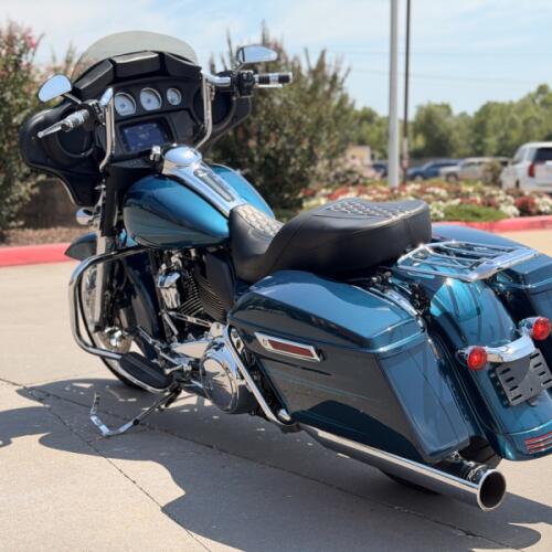 2022 Harley-Davidson® Street Glide® FLHX Vivid Black 644227 thumb 1