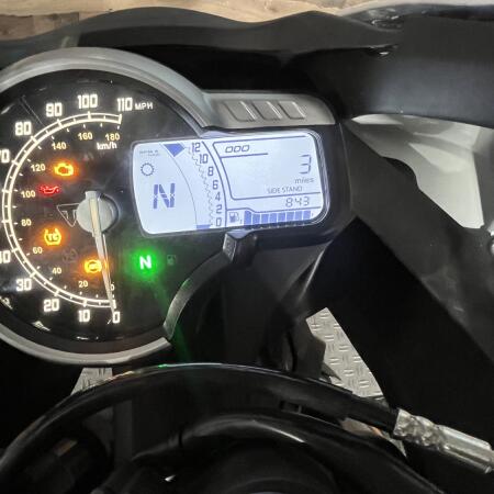 2026 Triumph Thruxton 400 Pearl Metallic White / Storm Grey thumb 0