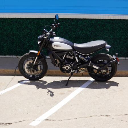 2022 Scrambler Icon Dark thumb 2