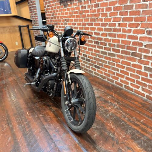 XL 883N 2022 Iron 883™ thumb 1