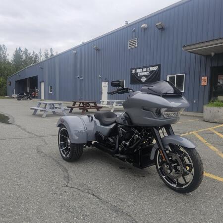 2026 Harley-Davidson® Road Glide 3  thumb 3