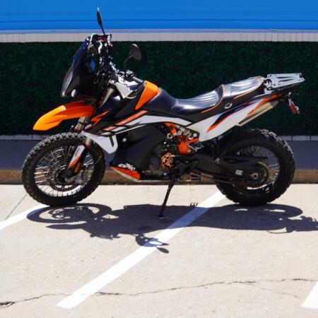 2021 890 Adventure R thumb 2