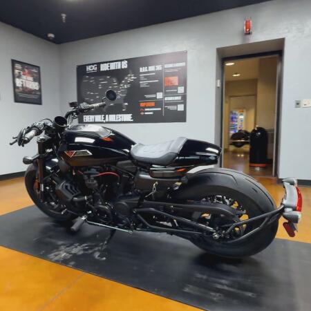 2026 Harley-Davidson® Sportster® S Vivid Black Black Trim thumb 1
