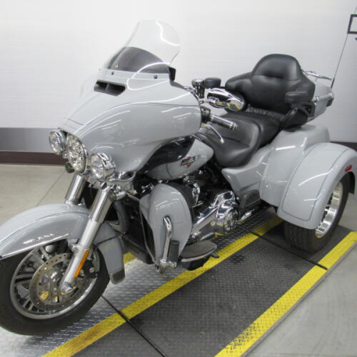 FLHTCUTG 2024 Tri Glide™ Ultra thumb 1