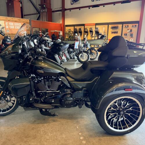 Harley-Davidson® Street Glide 3 Limited 2026 thumb 2