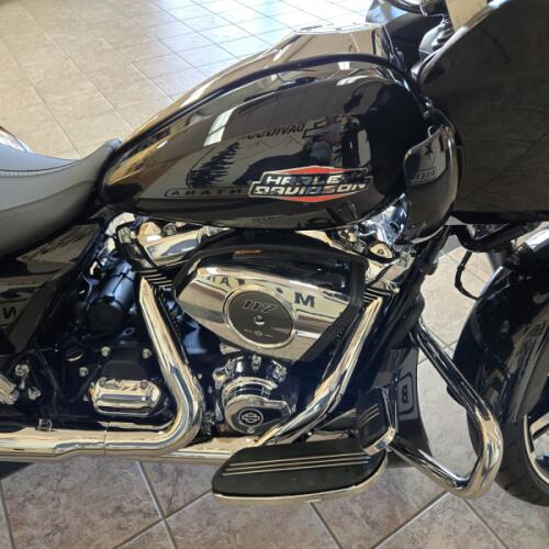 2026 Harley-Davidson® Road Glide® Vivid Black Chrome Trim thumb 3