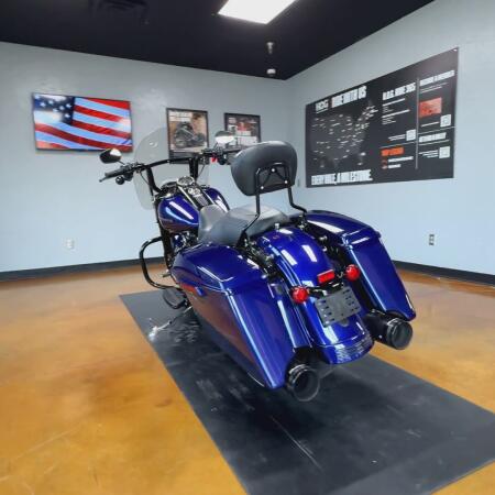 2020 Harley-Davidson® Road King® Special Zephyr Blue/Black Sunglo thumb 2