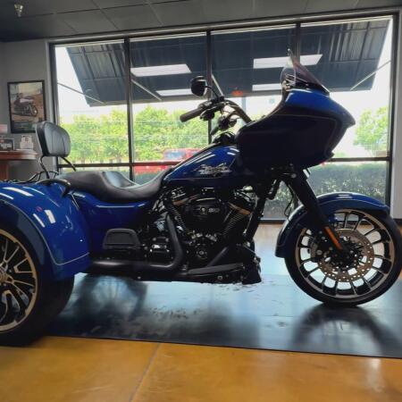 2023 Harley-Davidson® Road Glide® 3 Bright Billiard Blue - Black Finish thumb 0