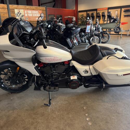 Harley-Davidson® CVO™ Road Glide® ST 2024 thumb 2