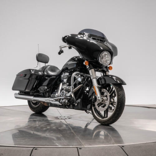 2017 HARLEY-DAVIDSON FLHXS STREET GLIDE SPECIAL in Vivid Black thumb 2