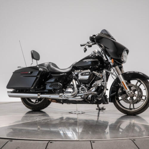 2017 HARLEY-DAVIDSON FLHXS STREET GLIDE SPECIAL in Vivid Black thumb 3