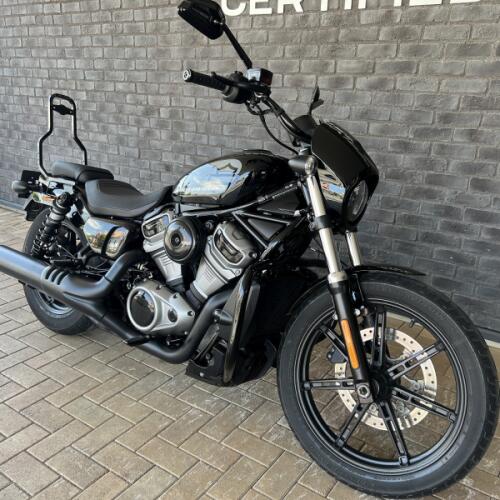 2022 Harley-Davidson® Nightster™ Vivid Black thumb 3