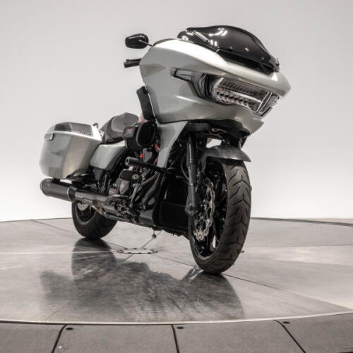 2025 HARLEY-DAVIDSON FLTRXSTSE CVO ROAD GLIDE ST in Mercury Silver thumb 2