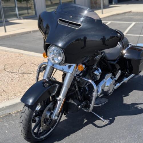 2022 Harley-Davidson® Street Glide® thumb 2