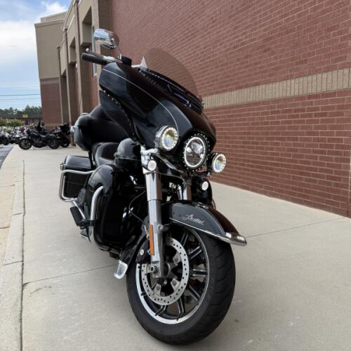 2016 Harley-Davidson® Ultra Limited Vivid Black thumb 2
