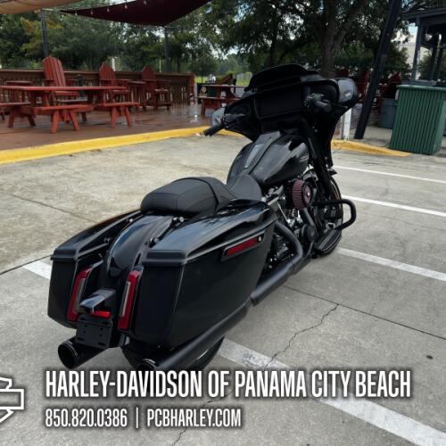 2026 Harley-Davidson® Street Glide® thumb 3