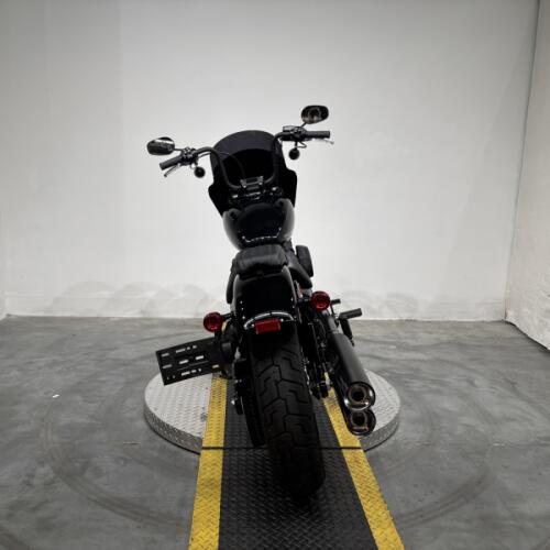 2024 Harley-Davidson® Street Bob® 114 Vivid Black thumb 2