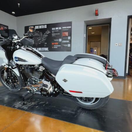 2026 Harley-Davidson® Low Rider® ST White Onyx Pearl Chrome Trim thumb 1