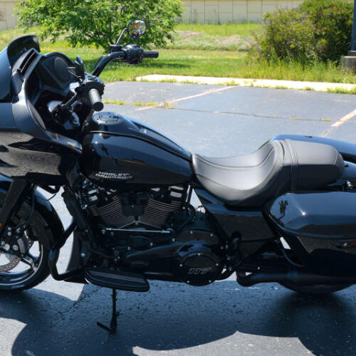 2026 Harley-Davidson® Road Glide® Vivid Black Black Trim thumb 2
