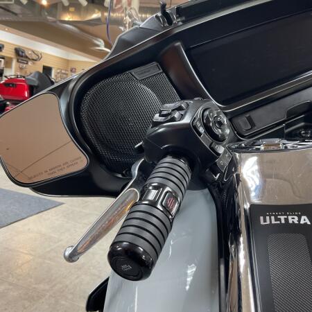 2025 Harley-Davidson® Street Glide® Ultra Billiard Gray thumb 0