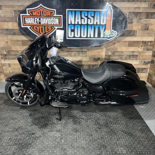 2026 Harley-Davidson® Street Glide® Vivid Black Black Trim thumb 2
