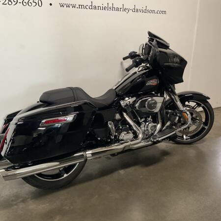 2025 Harley-Davidson® Street Glide® Vivid Black thumb 3