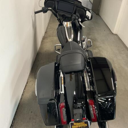 2025 Harley-Davidson® Street Glide® Vivid Black thumb 2