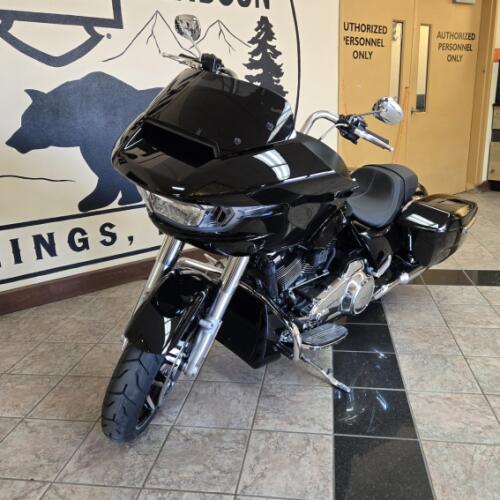 2026 Harley-Davidson® Road Glide® Vivid Black Chrome Trim thumb 1