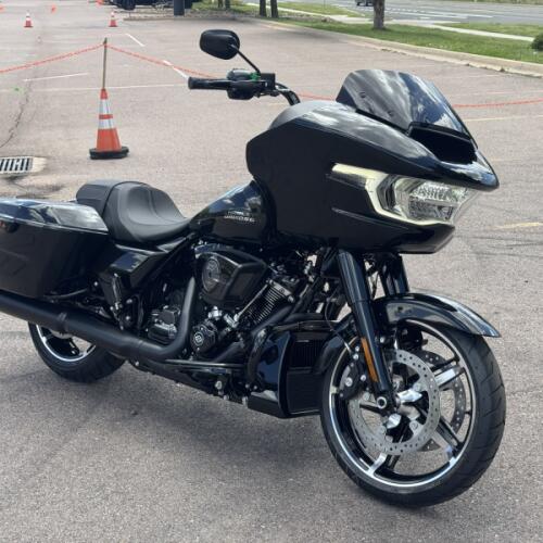 2026 Harley-Davidson® Road Glide® thumb 3