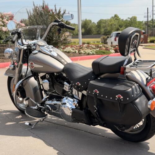 2016 Harley-Davidson® Heritage Softail® Classic FLSTC Billet Silver 037007 thumb 1
