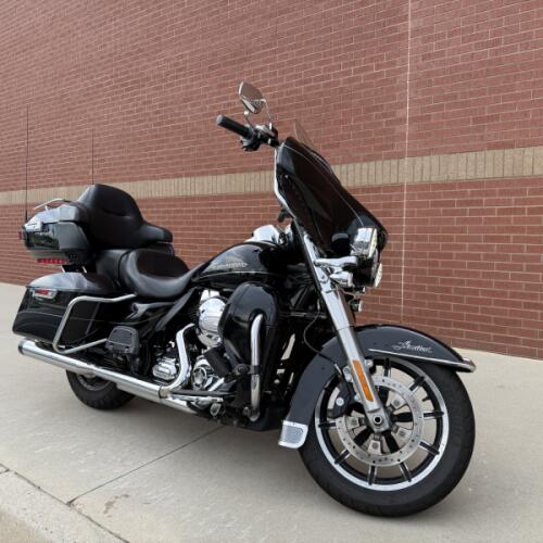 2016 Harley-Davidson® Ultra Limited Vivid Black thumb 3