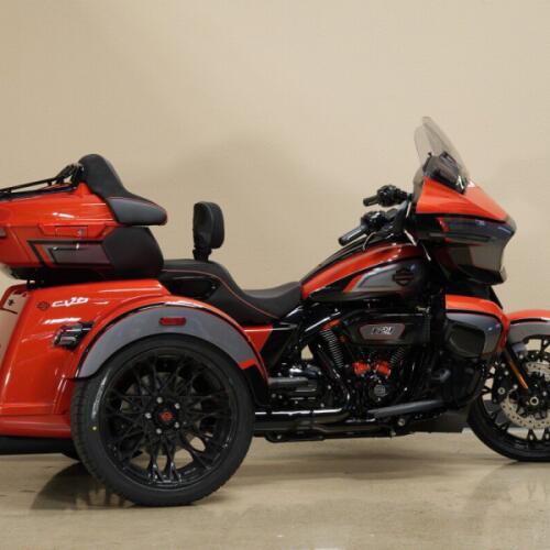 Harley-Davidson® CVO Street Glide 3 Limited 2026 thumb 3