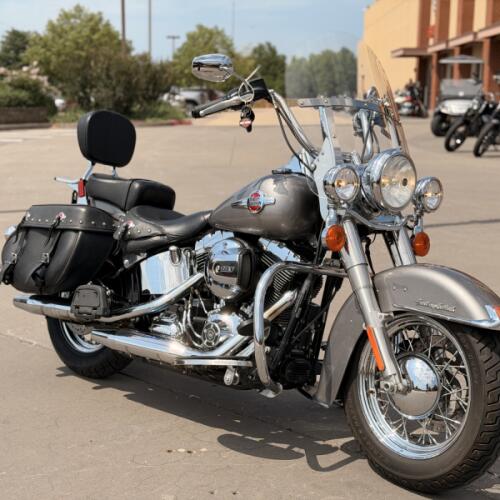 2016 Harley-Davidson® Heritage Softail® Classic FLSTC Billet Silver 037007 thumb 3