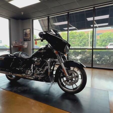 2021 Harley-Davidson® Street Glide® Vivid Black thumb 0