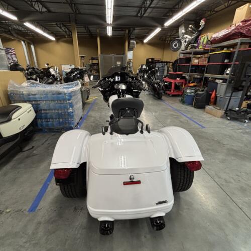 FLTRT 2025 Road Glide® 3 thumb 1