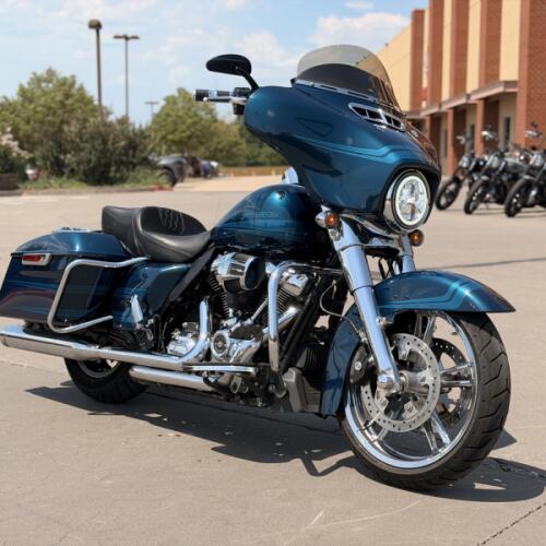 2022 Harley-Davidson® Street Glide® FLHX Vivid Black 644227 thumb 3