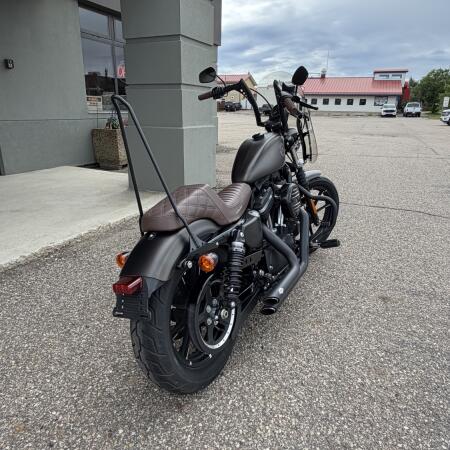 2021 Harley-Davidson® Iron 883™ River Rock Gray thumb 1