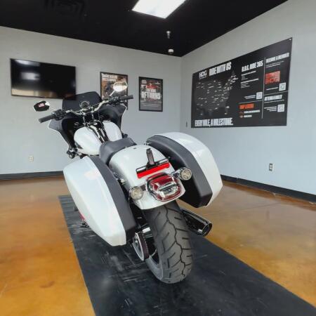 2026 Harley-Davidson® Low Rider® ST White Onyx Pearl Chrome Trim thumb 0